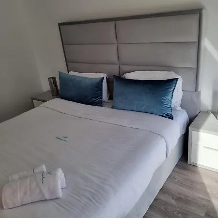 Mikaela Ii Pensionat